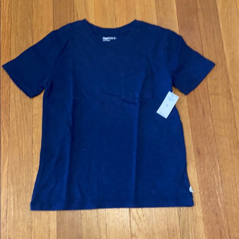 GapKids navy v-neck tee. Size small (6-7).